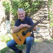 Professeur de guitare classique et picking, donne des cours d instrumentation et de formation musicale